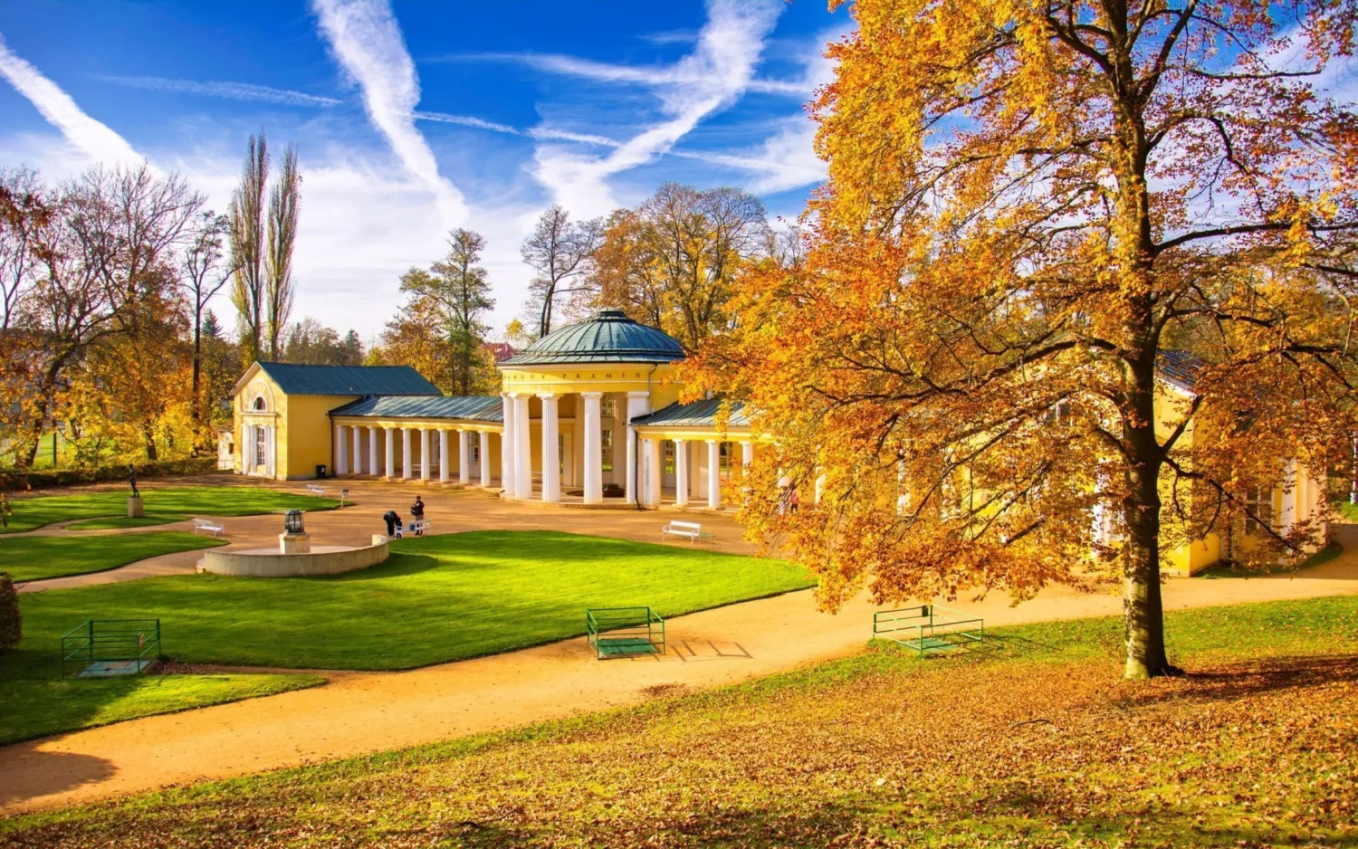 Pobyt v Mariánských Lázních ve Schlosshotelu Marienbad *** se snídaní nebo polopenzí a možností vybrat si léčebné procedury podle vlastního přání